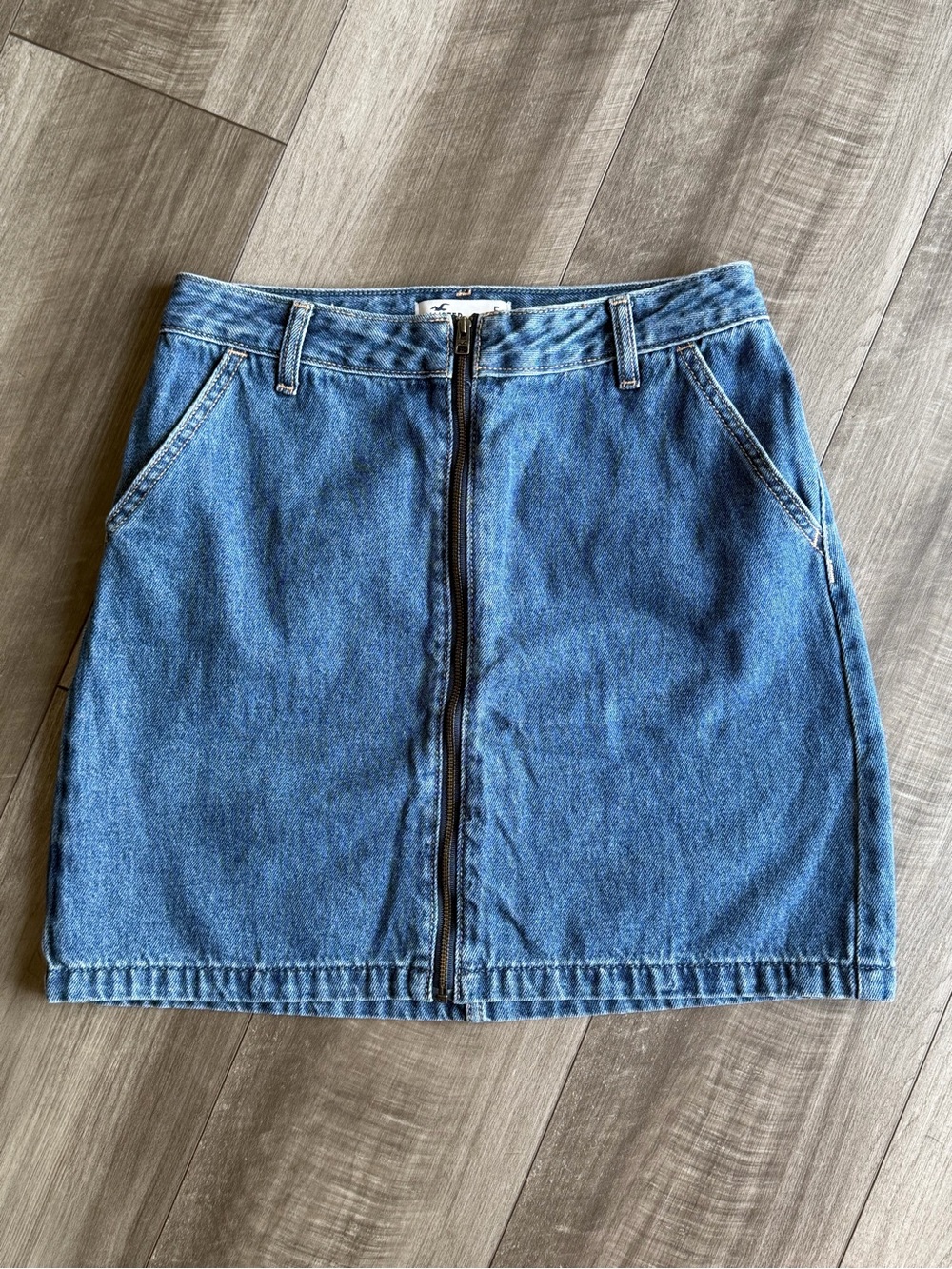 Hollister Ultra High-Rise Denim Mini Skirt Zip Front Pockets Sz 5 Preppy